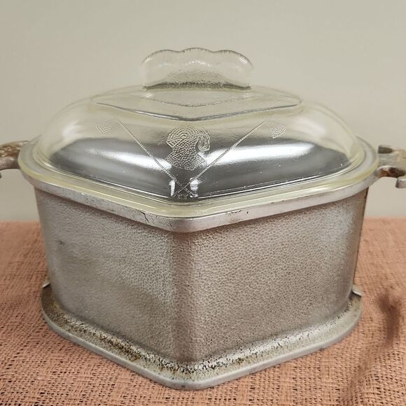 Vintage Guardian Service Heart Shaped Pot With Lid - Picture 1 of 9